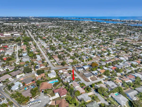 $3,150 | 1210 Skylark Lane, Lantana, FL 33462