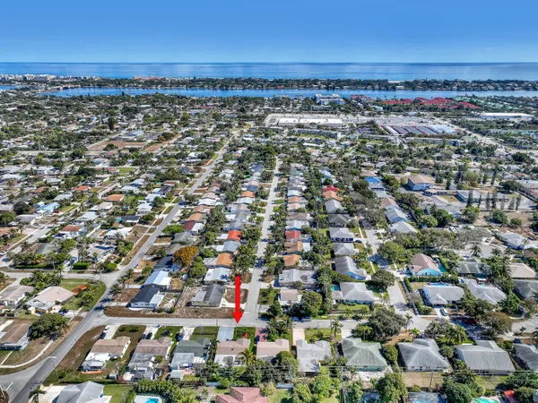 $3,150 | 1210 Skylark Lane, Lantana, FL 33462