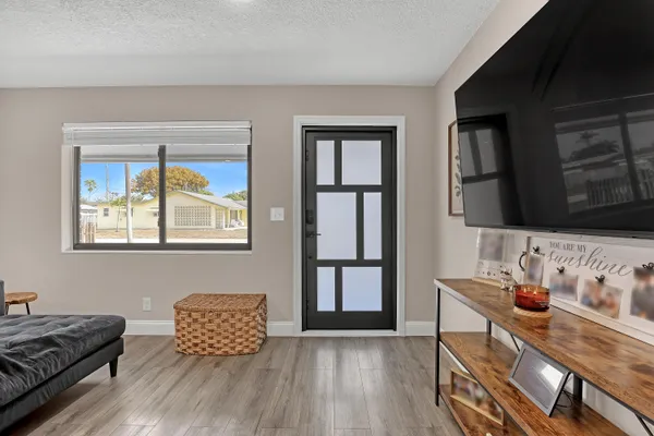 $3,150 | 1210 Skylark Lane, Lantana, FL 33462