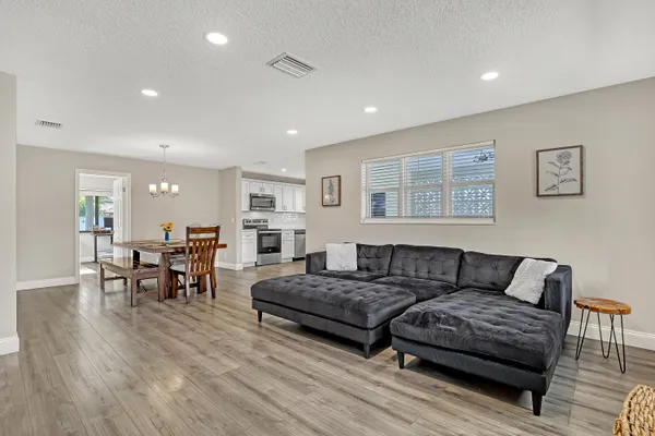 $3,150 | 1210 Skylark Lane, Lantana, FL 33462