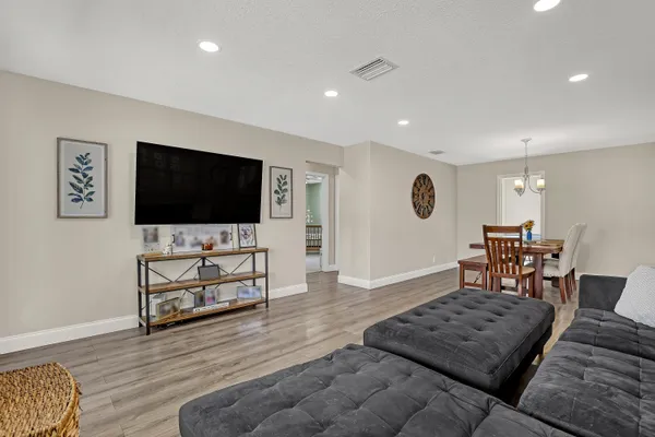 $3,150 | 1210 Skylark Lane, Lantana, FL 33462