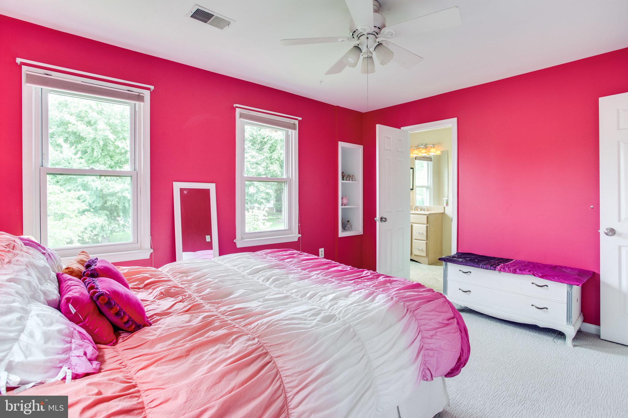 6311 Hunting Ridge Lane McLean, VA 22101 - Photo 27 of 44 Fun and bright with attached bathroom