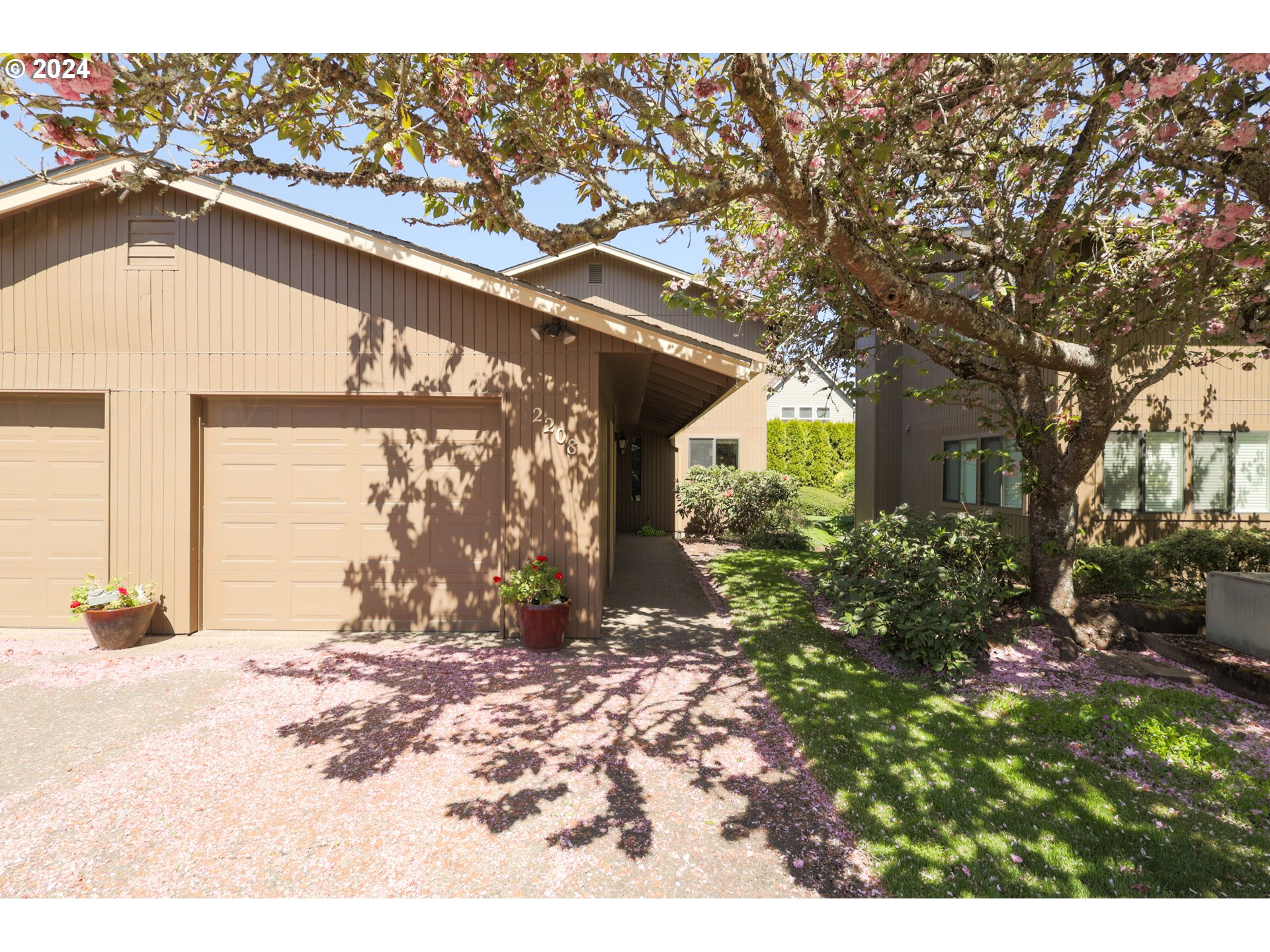2208 Ridgeway Drive Eugene, OR 97401 - Photo 2 of 15 Gallery Image 2