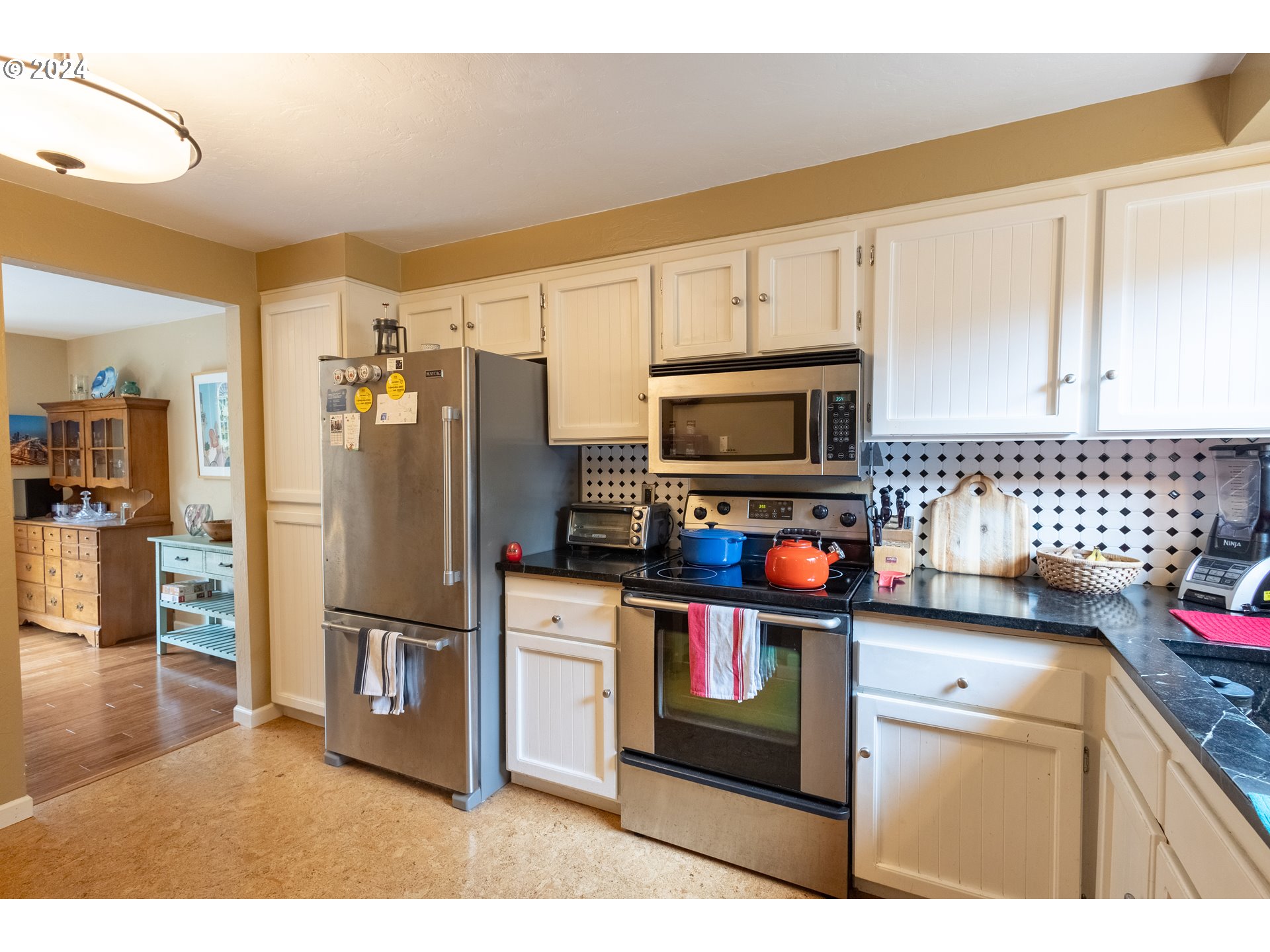 2208 Ridgeway Drive Eugene, OR 97401 - Photo 8 of 15 Gallery Image 8