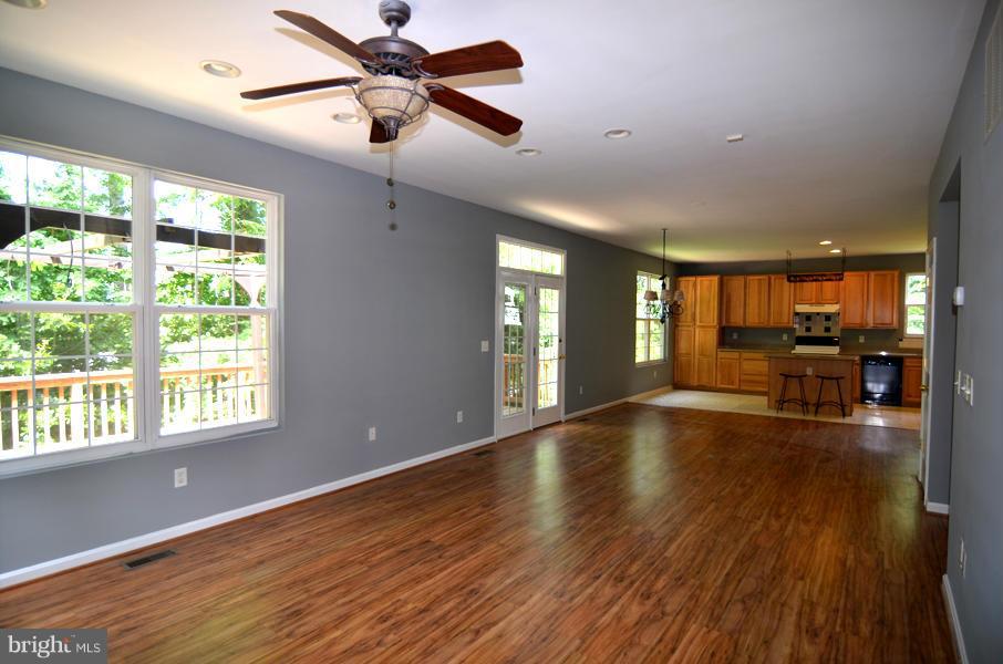 860 Clamshell Court Edgewater, MD 21037 - Photo 5 of 30 Living Room