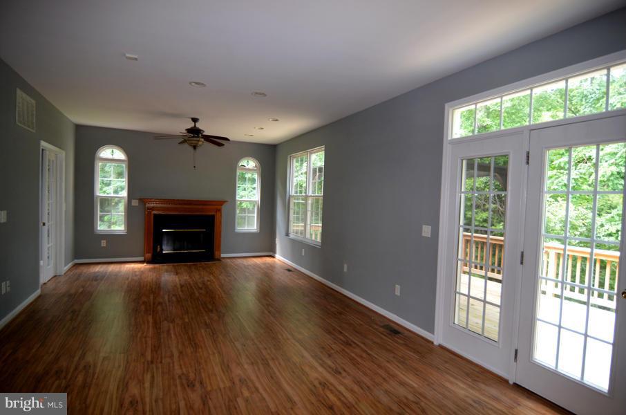 860 Clamshell Court Edgewater, MD 21037 - Photo 7 of 30 Living Room