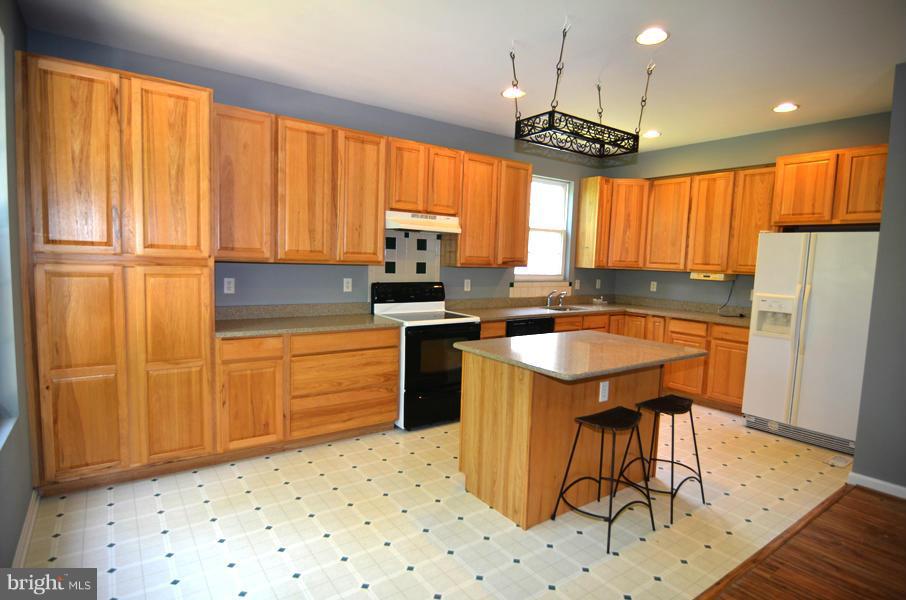 860 Clamshell Court Edgewater, MD 21037 - Photo 8 of 30 Kitchen