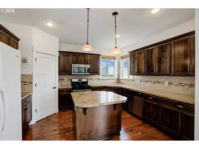 $749,900 | 14920 Southeast Page Park Court, Happy Valley, OR 97086