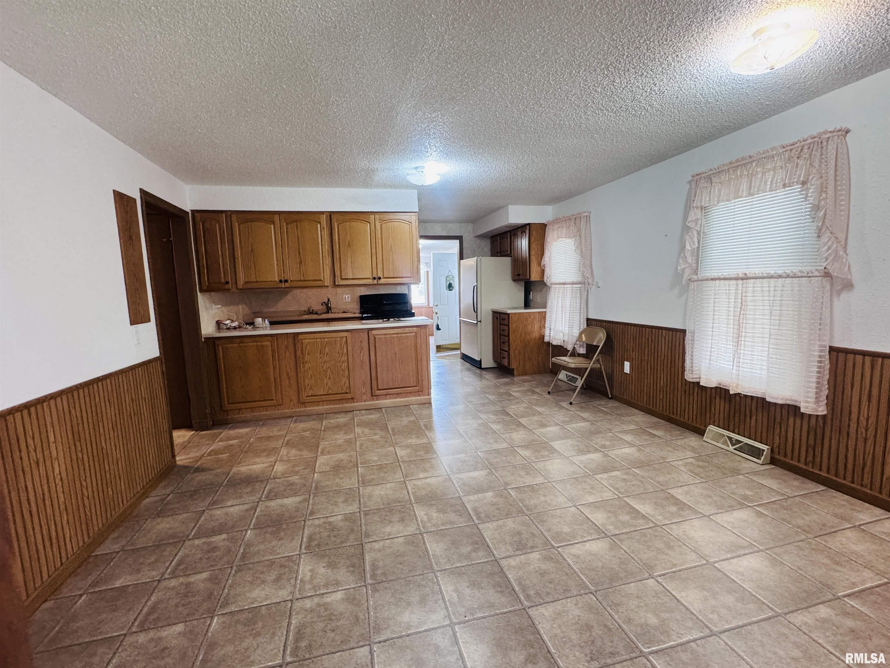 1026 East Oak Street Macomb, IL 61455 - Photo 8 of 35