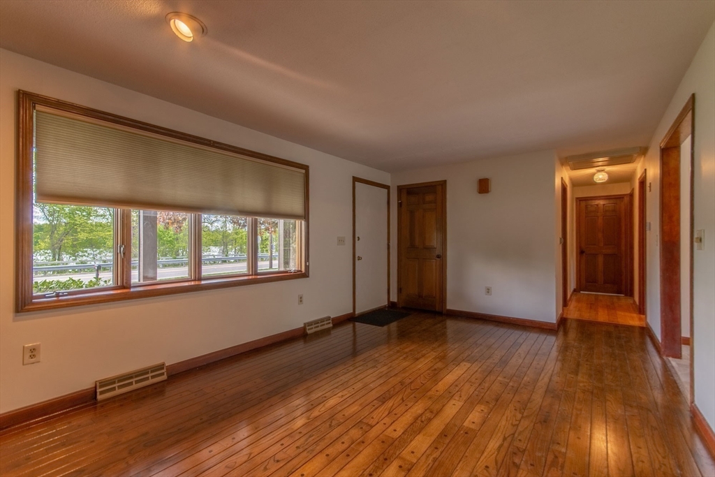 629 River Road Agawam, MA 01001 - Photo 8 of 36