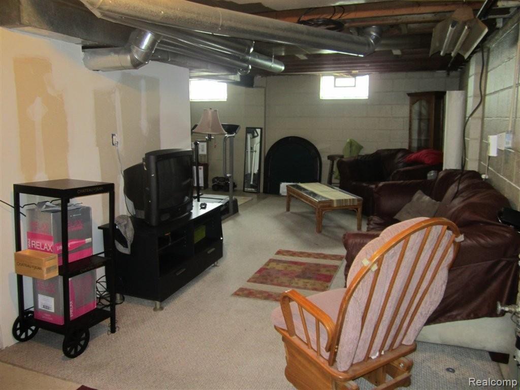 17460 Martin Road Roseville, MI 48066 - Photo 26 of 33 IMG_7960.JPG