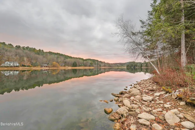 $2,275,000 | 141 Stevens Lk Way, Monterey, MA 01230