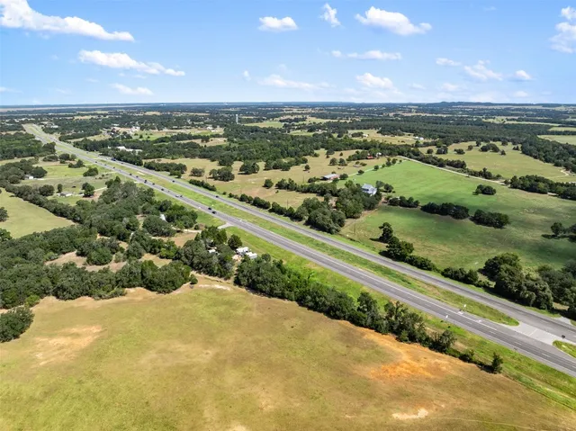 $325,000 | 2057 Highway 290, Unit 1, McDade, TX 78650