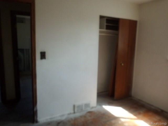 31701 Hayes Road Warren, MI 48088 - Photo 12 of 14 CIMG2286.JPG