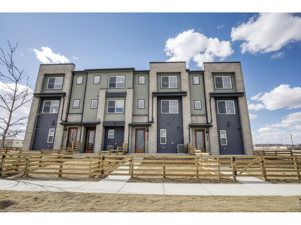 Welcome to 2373 E Suniga!