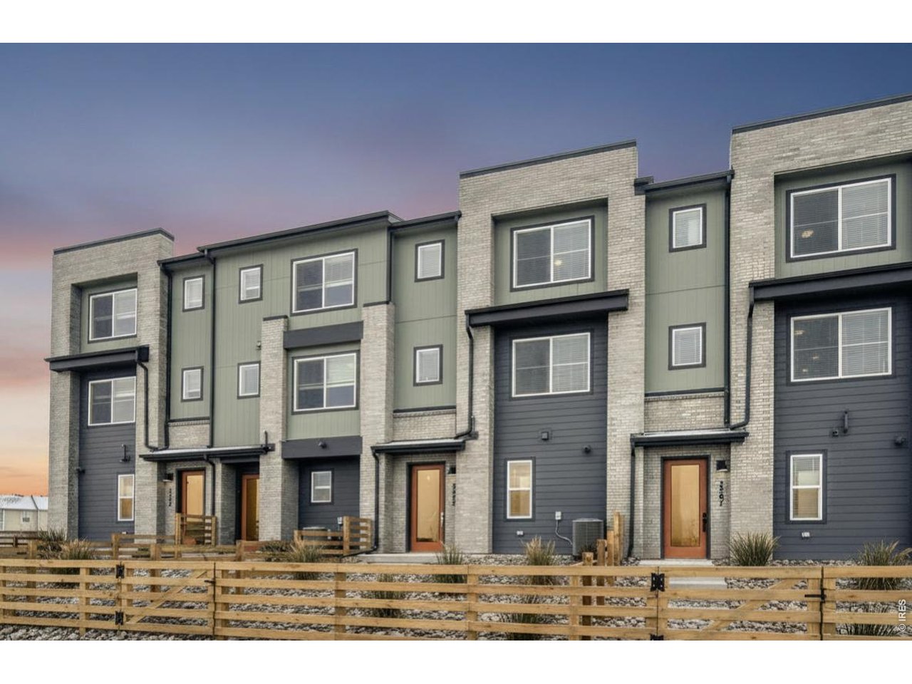 Welcome to 2373 E Suniga!