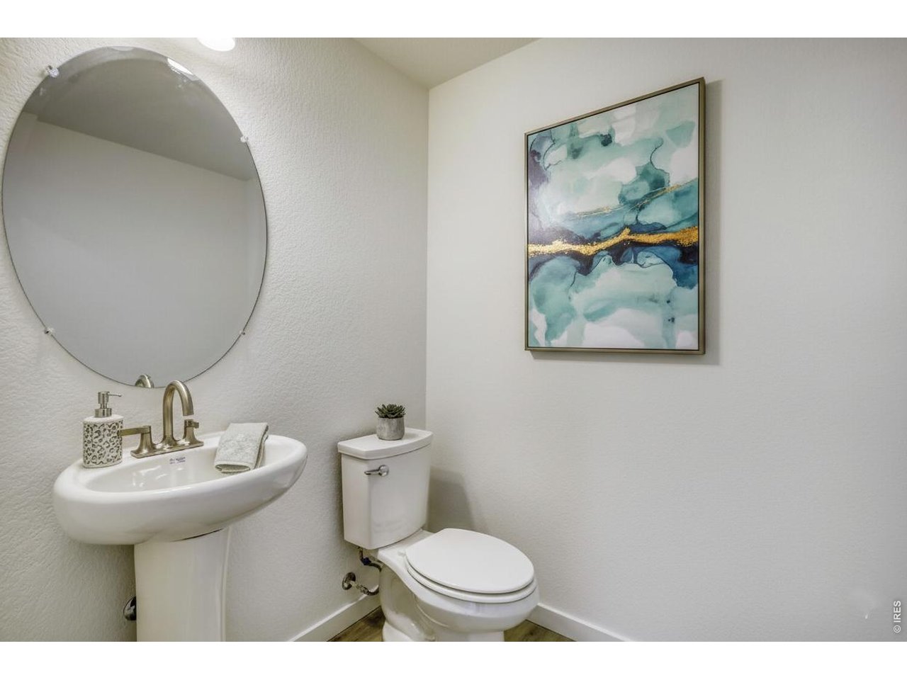 2373 East Suniga Road Fort Collins, CO 80524 - Photo 17 of 29 Main level powder room