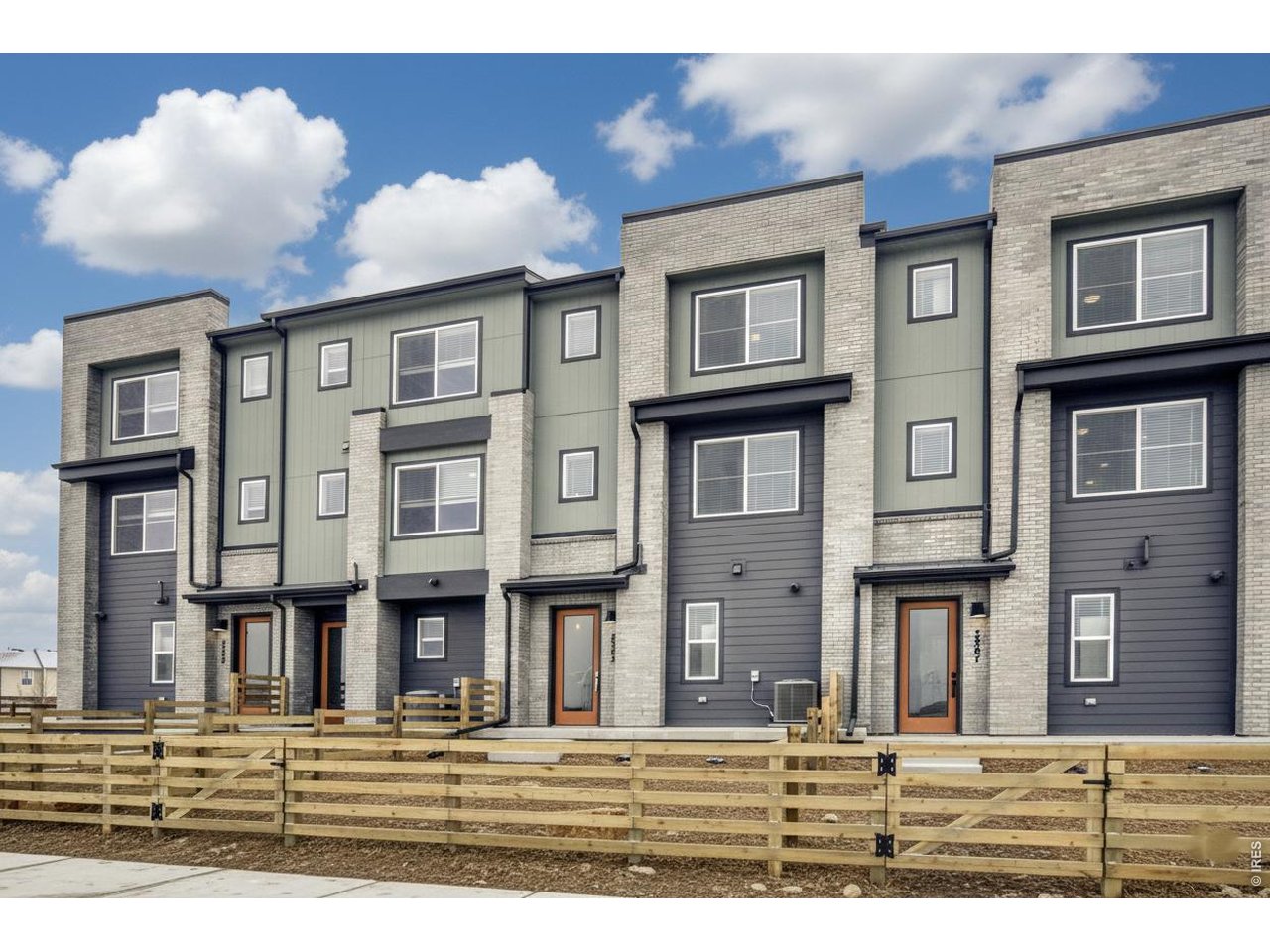 2373 East Suniga Road Fort Collins, CO 80524 - Photo 2 of 29 Fenced front yard