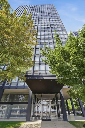 $199,900 | 880 North Lake Shore Drive, Unit 10C, Chicago, IL 60611