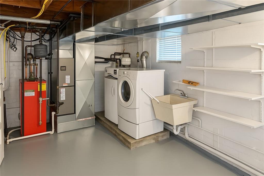 902 Delafield Road Pittsburgh, PA 15215 - Photo 18 of 23 a utility room with dryer and washer