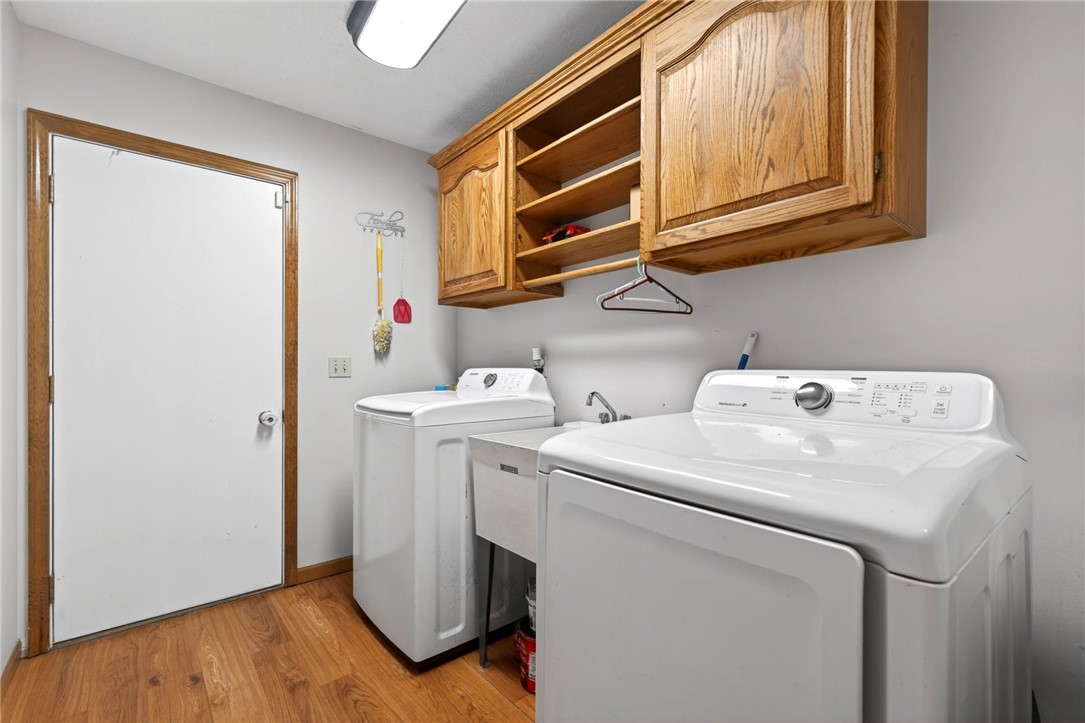 4996 Shannon Avenue Springfield, OH 45504 - Photo 44 of 61 This functional laundry area features ample storage and convenient appliances.