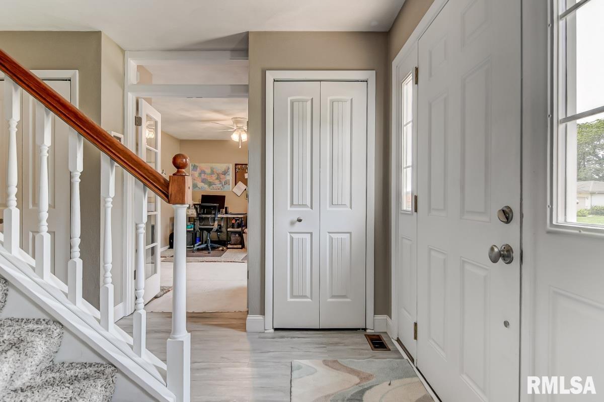 2543 Lindsay Road Springfield, IL 62704 - Photo 5 of 44 Gallery Image 5