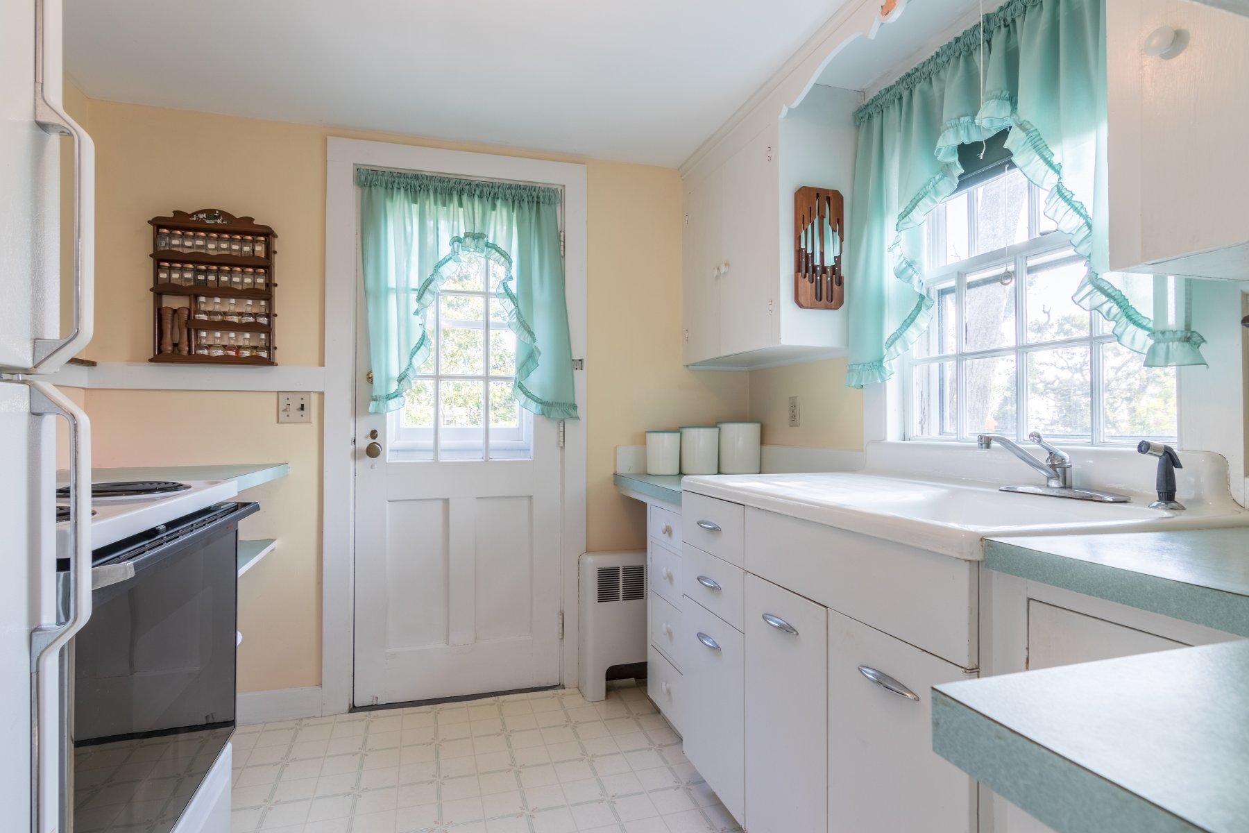 789 Fox Hill Road Chatham, MA 02633 - Photo 33 of 43 KITCHEN