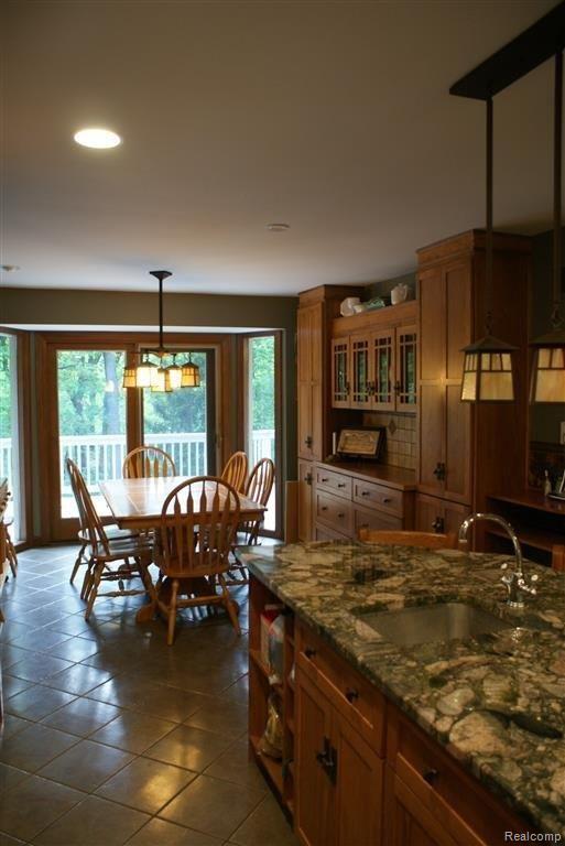 5645 Mountain Road Brighton, MI 48116 - Photo 6 of 16 Walkout breakfast area