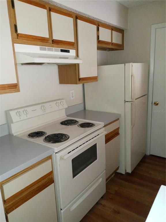216 Afton Square, Unit 208 Altamonte Springs, FL 32714 - Photo 6 of 19 a stove top oven sitting inside of a kitchen
