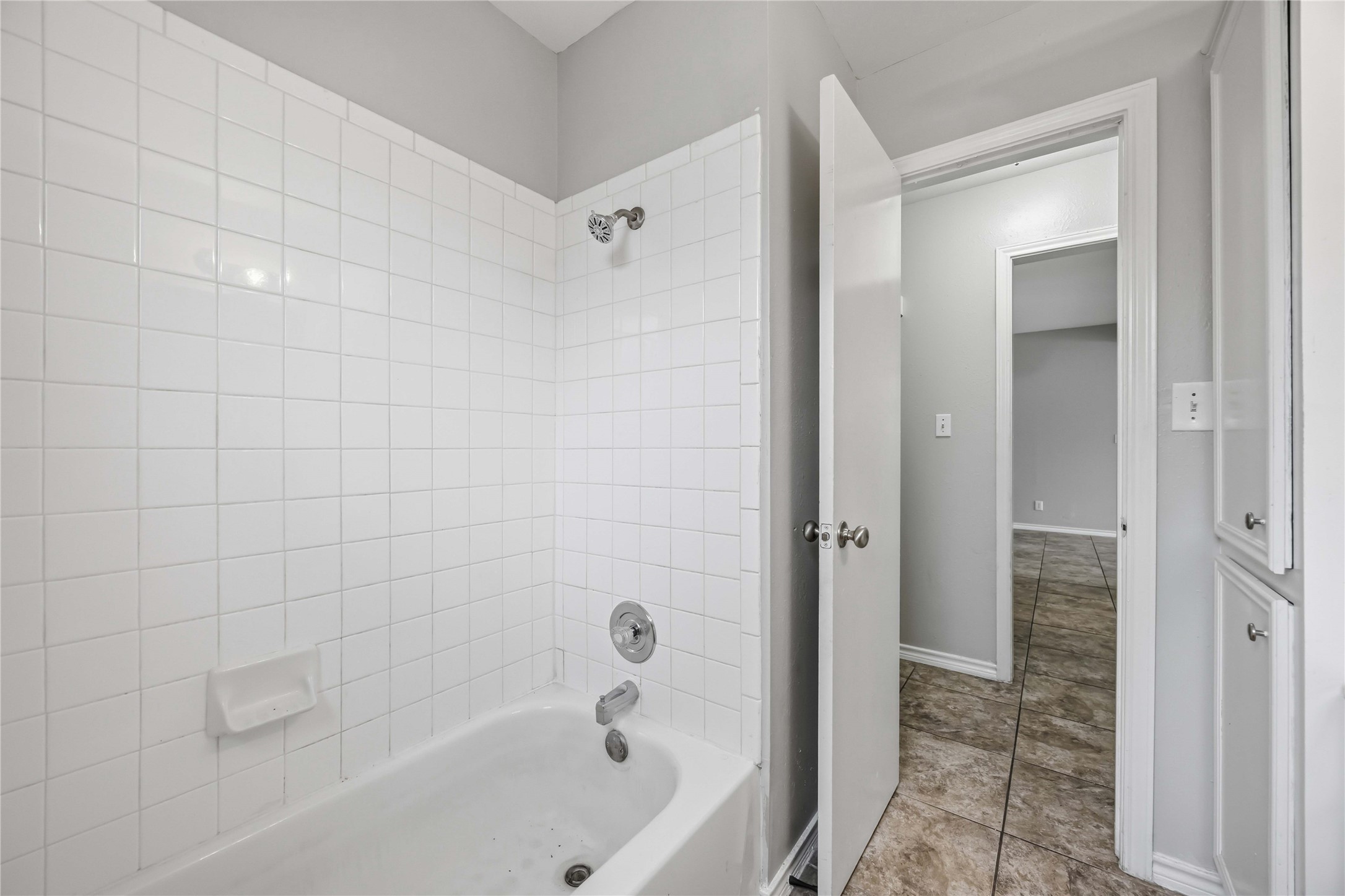 23619 Summer Pine Drive Spring, TX 77373 - Photo 12 of 25 Second bathroom with tub/shower combo