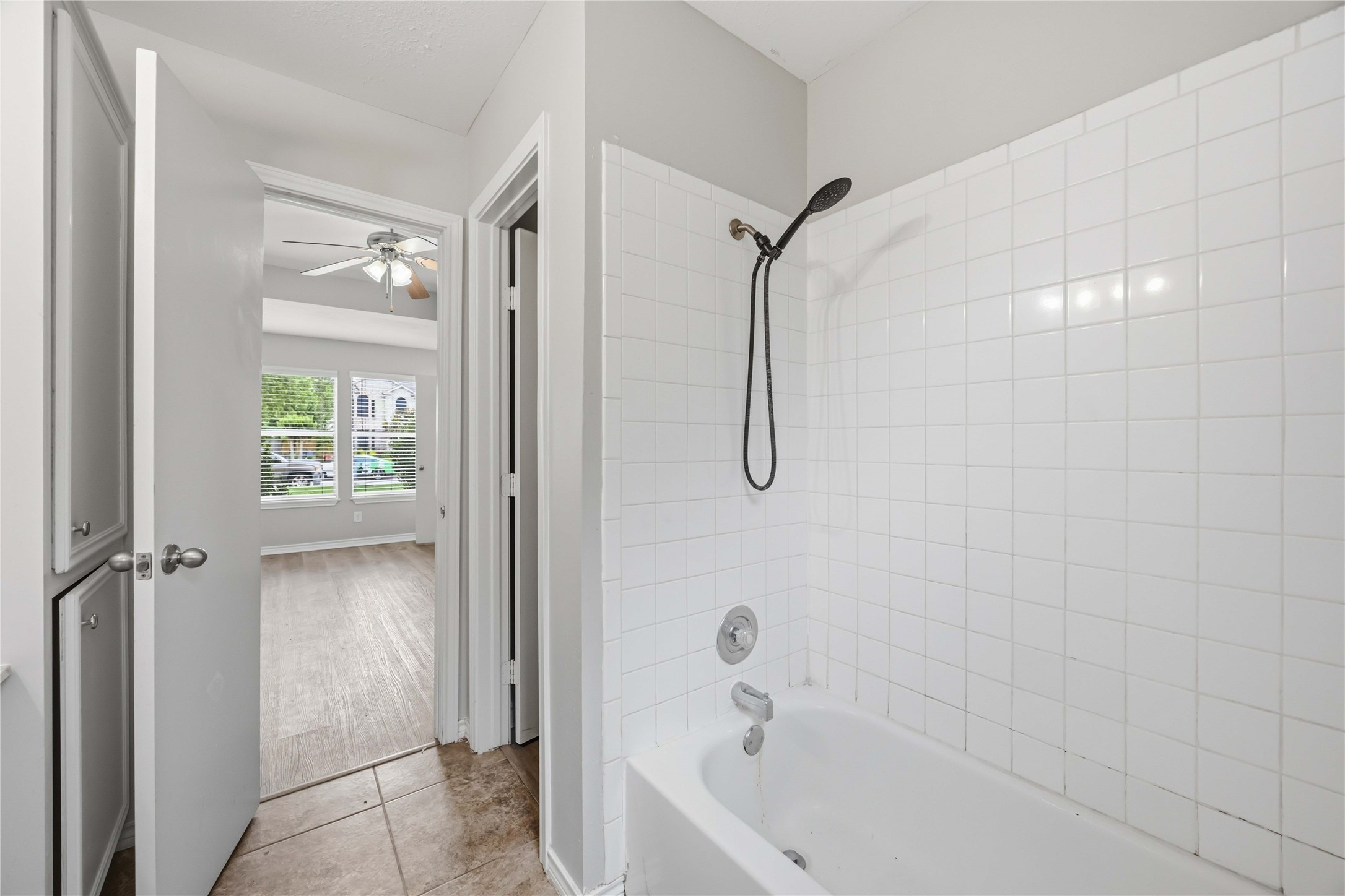 23619 Summer Pine Drive Spring, TX 77373 - Photo 19 of 25 Master bath with tub/shower combo