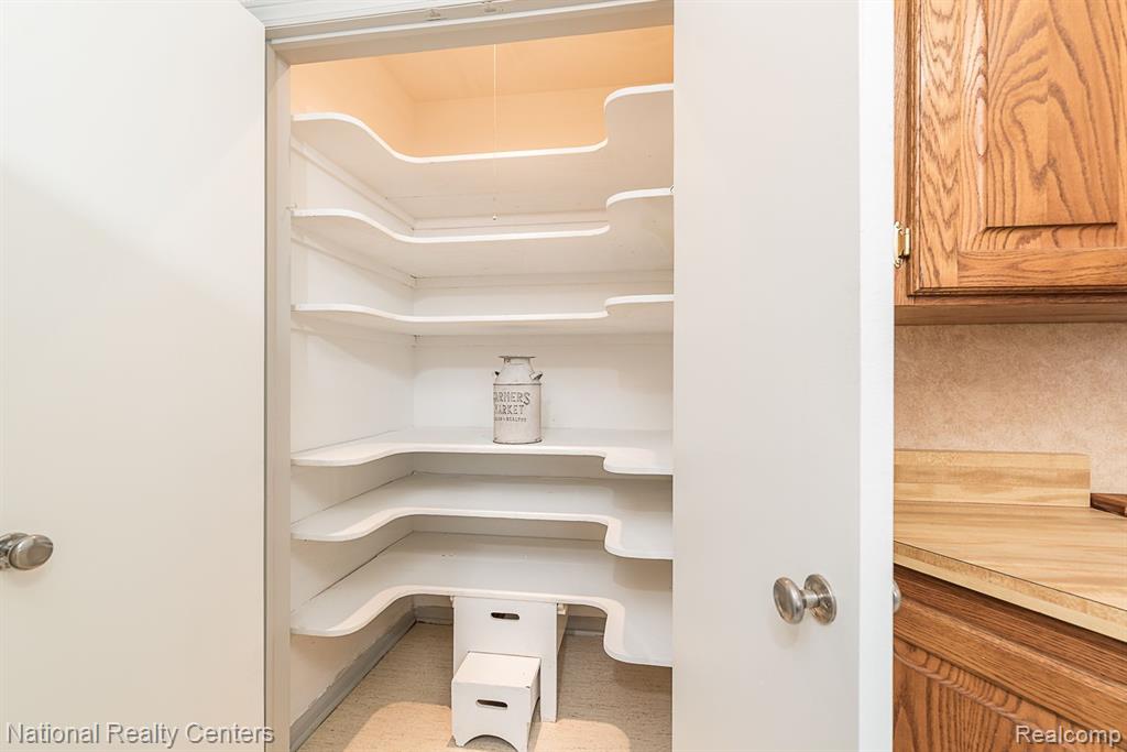 515 East Avon Road Rochester, MI 48307 - Photo 7 of 38