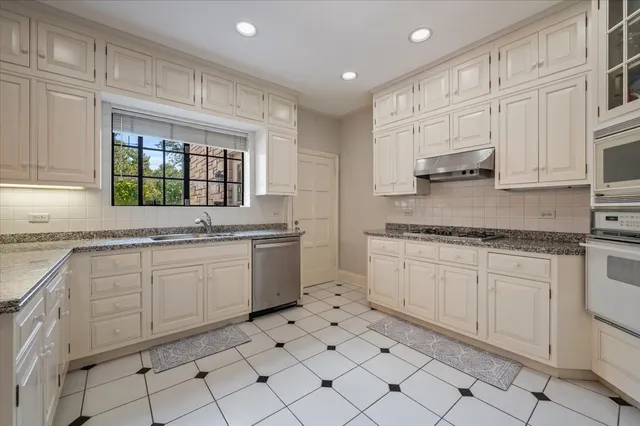 $3,400,000 | 54 Kenilworth Avenue, Kenilworth, IL 60043