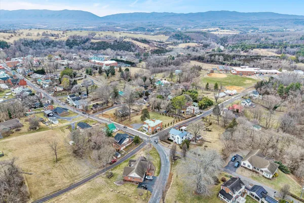 $545,000 | 322 East Main Street, Fincastle, VA 24090