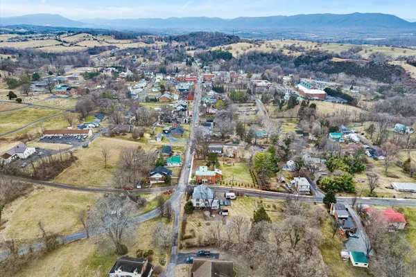 $545,000 | 322 East Main Street, Fincastle, VA 24090