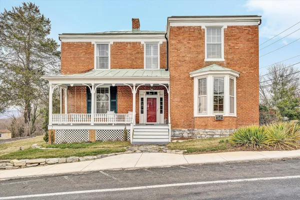 $545,000 | 322 East Main Street, Fincastle, VA 24090