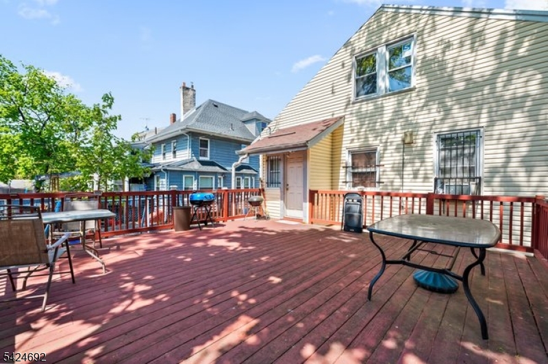 42 Scheerer Avenue Newark, NJ 07112 - Photo 29 of 34