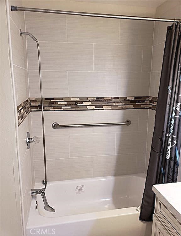 81 Seton Road Irvine, CA 92612 - Photo 15 of 21 Principal Shower in Bathtub