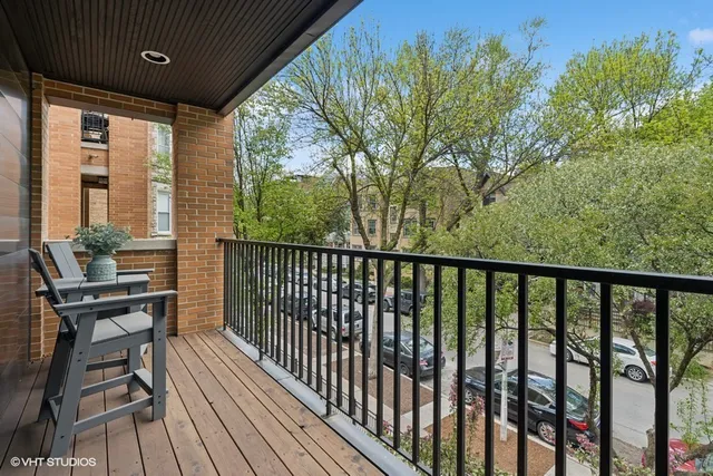 $4,995 | 637 West Melrose Street, Unit 2, Chicago, IL 60657