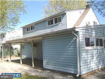 11 Hardy Road Levittown, PA 19056 - Photo 2 of 7 Exterior Back