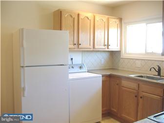 11 Hardy Road Levittown, PA 19056 - Photo 3 of 7 Kitchen