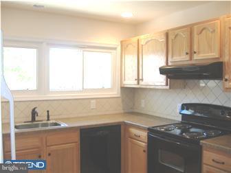 11 Hardy Road Levittown, PA 19056 - Photo 4 of 7 Kitchen