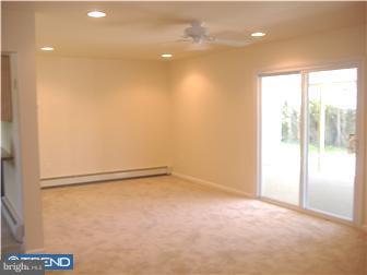 11 Hardy Road Levittown, PA 19056 - Photo 5 of 7 Living Room
