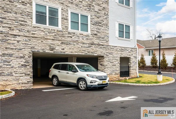 $2,900 | 1025 Raritan Road, Clark, NJ 07066