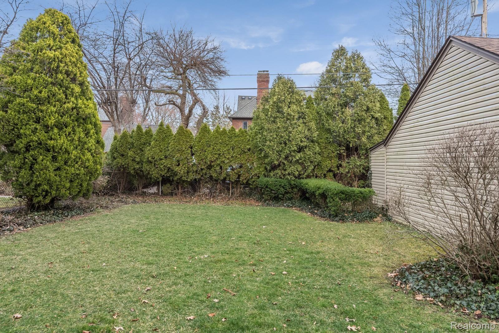 518 Barrington Road Grosse Pointe, MI 48230 - Photo 47 of 63 45__DSC9198_mls.jpg