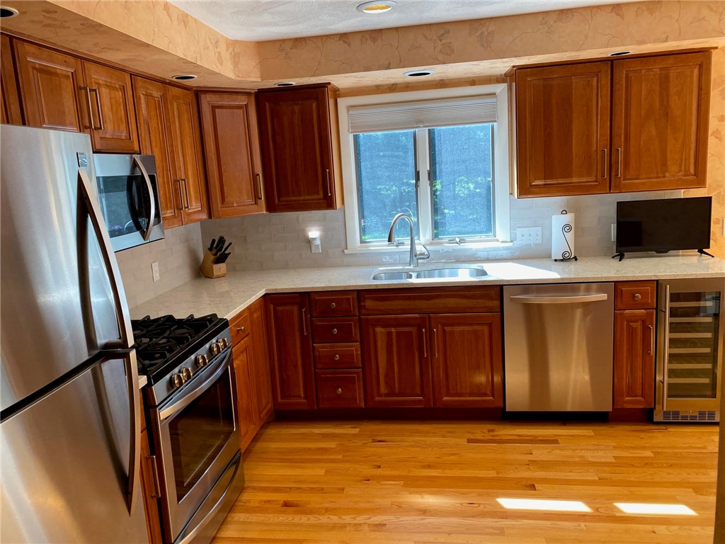 43 MacIntosh Drive Cranston, RI 02921 - Photo 15 of 49