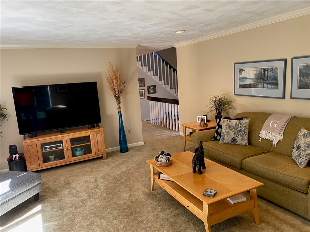 43 MacIntosh Drive Cranston, RI 02921 - Photo 10 of 49