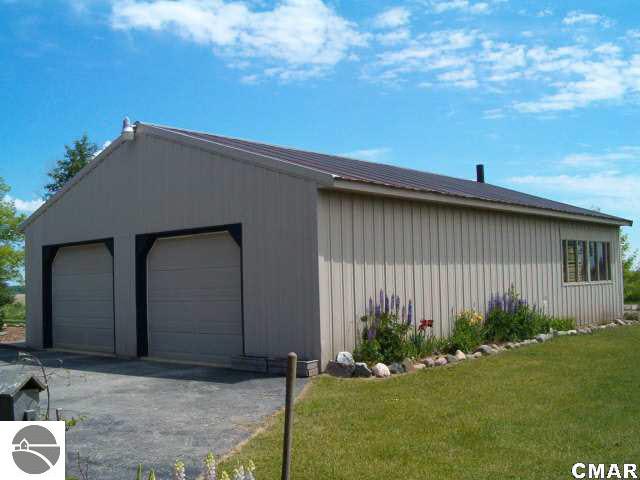 8260 North Isabella Road Clare, MI 48617 - Photo 9 of 17 1772866-8.JPG