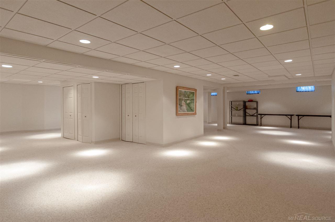 987 Lake Shore Road Grosse Pointe, MI 48236 - Photo 42 of 54 50018284-41.JPG