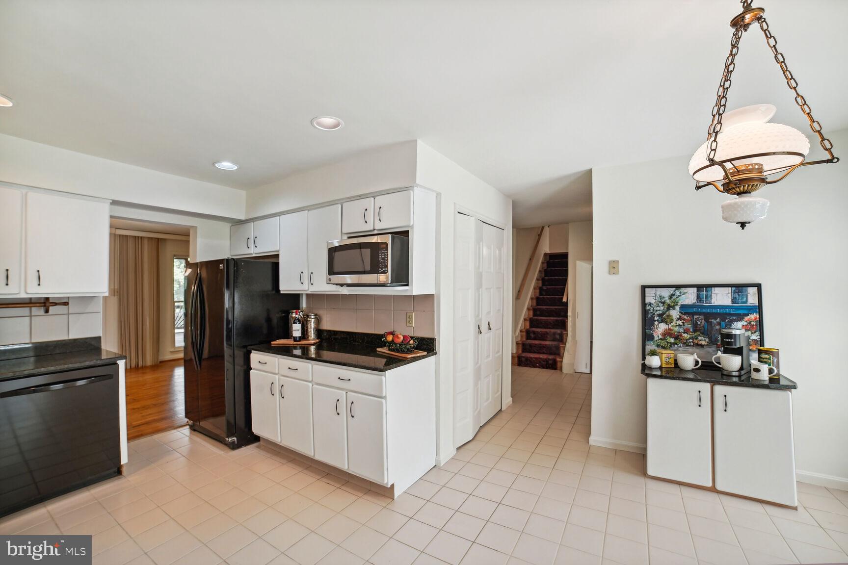 5015 Whetstone Road Columbia, MD 21044 - Photo 16 of 36 Eat-In Kitchen
